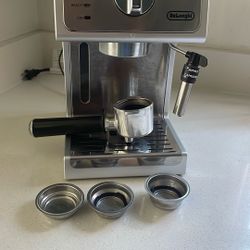 De'Longhi manual espresso machine.