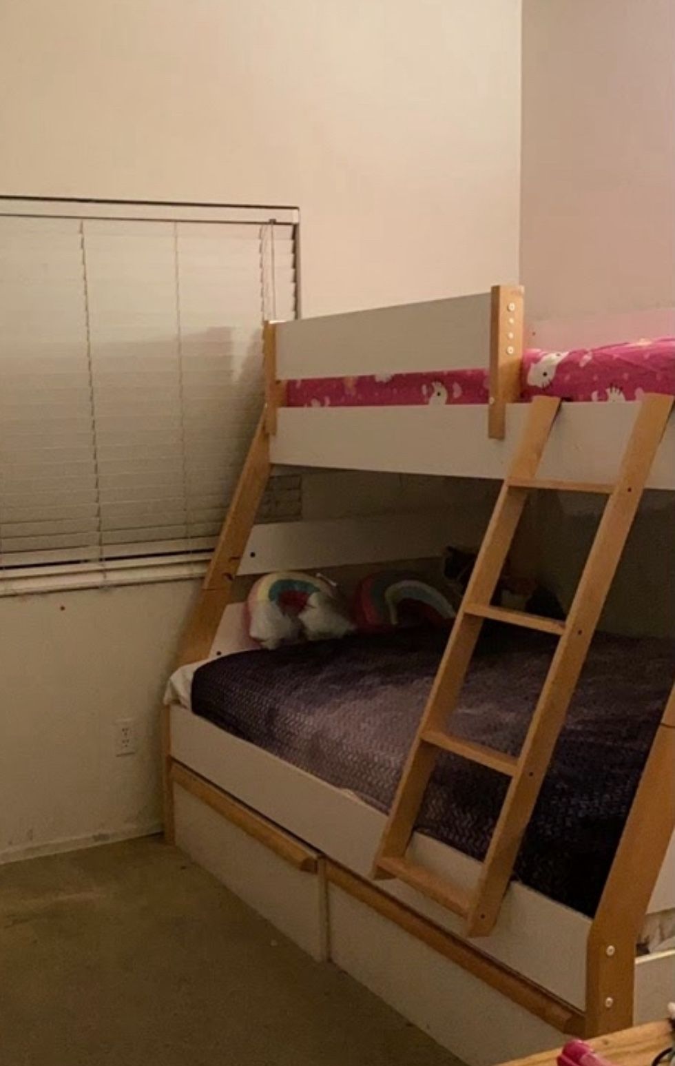 Bunk beds W/ drawers & w / Mattresses  Twin/full 