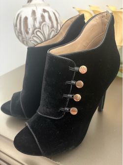 Guess woman’s shoes 6.5 size
