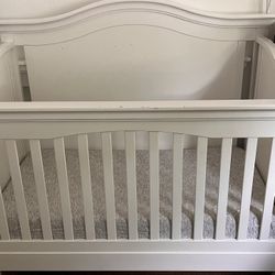 White Crib / Toddler Bed 