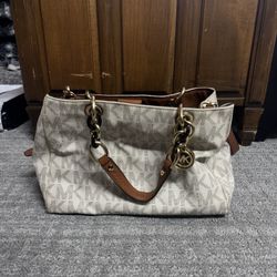 🤍 White Michael Kors Bag 🤍