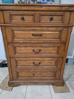 Chest of drawers