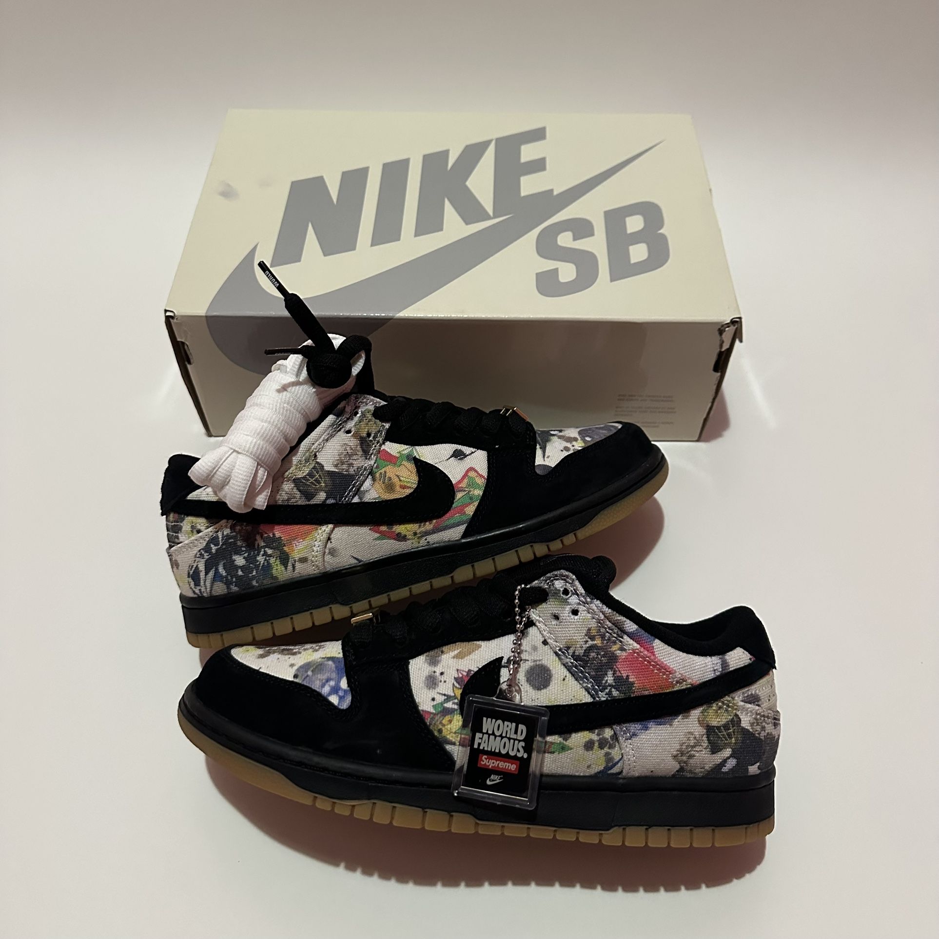 SB Dunk Low Supreme Rammellzee ( SIZE 8 )