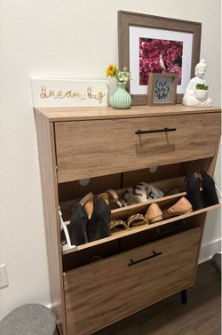 Shoe cabinet