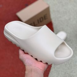 Yeezy Slides ‘Bone’ 🦴