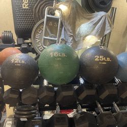 MEDICINE  BALLS  :  25s =  $38  /  16s  =  $24  /  12s  =  $20  /  10s  =  $16  /  8s  =  $12