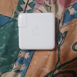Apple 61 W USB C Charger 