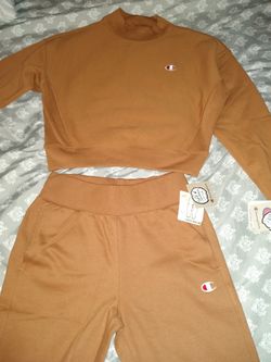 Women's Champion outfit