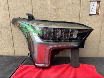 2022 2023 2024 2025 TOYOTA TUNDRA RIGHT SIDE HEADLIGHT OEM USED