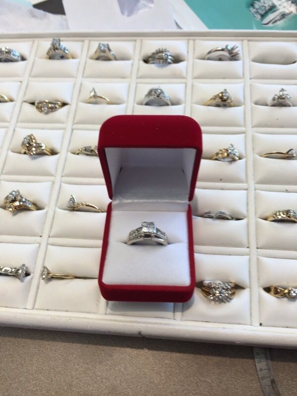 14 Kt yellow gold , genuine diamond ring