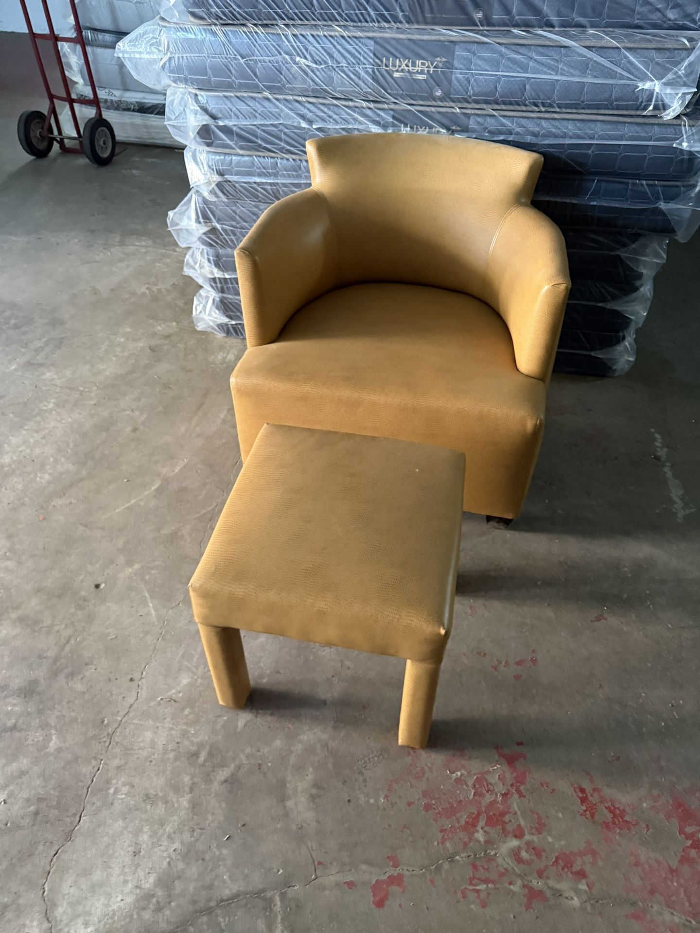 LEATHER ACCENT CHAIR WITH OTTOMAN STOOL