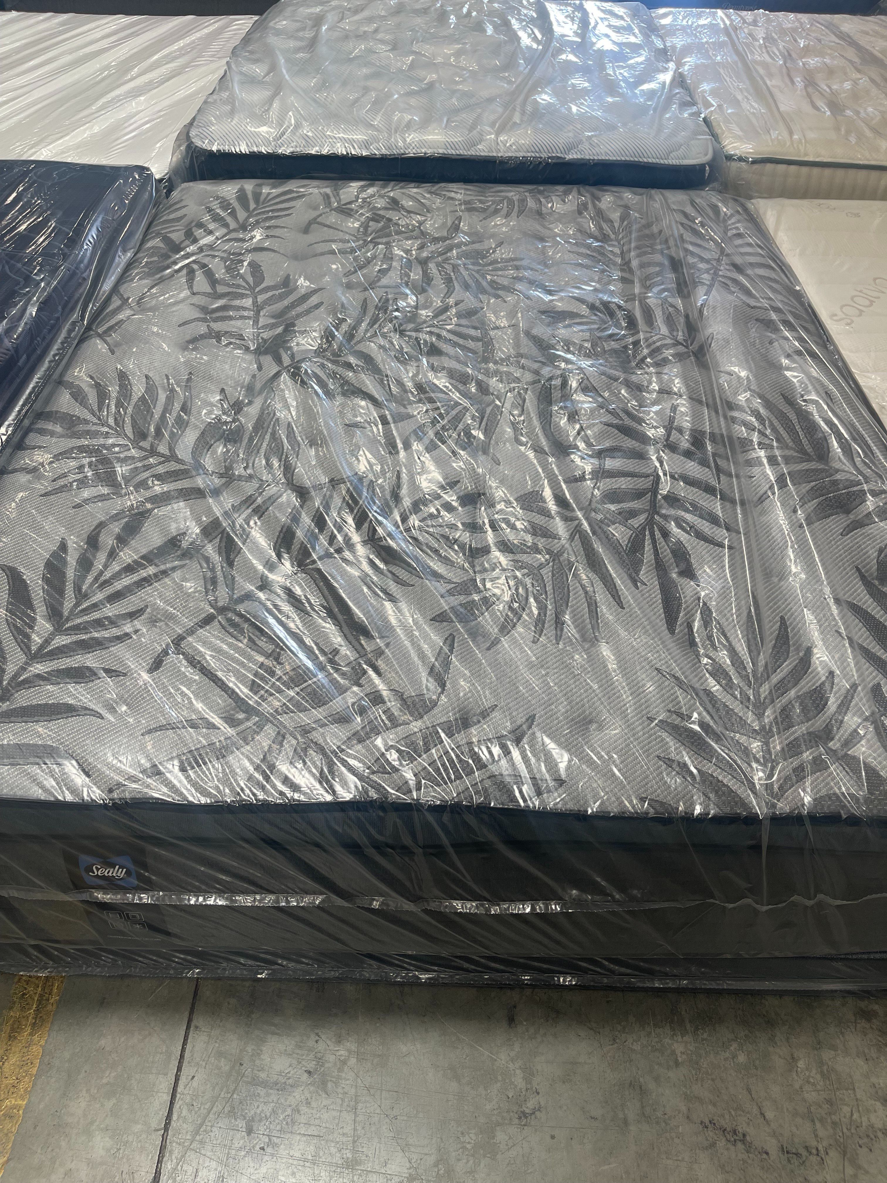 Sealy Posturpedic Queen Medium Pillowtop Mattress