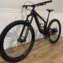 Santa Cruz Hightower Medium Mountain Bike   
