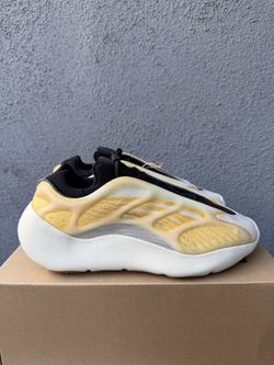 Yeezy 700 V3 Mono Safflower 8.5 adidas New!