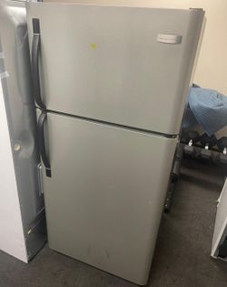Good Frigidaire Refrigerator - GREAT condition!