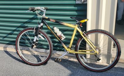 GIANT Iguana SE Mountain Bike