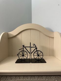 Black Metal Bicycle Bookends  📚