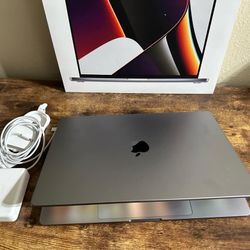 Epic fast powerful 16inch apple M1 Max 32gb ram 1Tb SSD macbook pro 2021