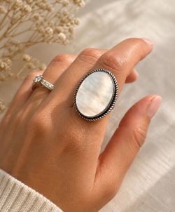 Natural Oval Mother of Pearl Silver Gemstone Ring Sz 9.75
