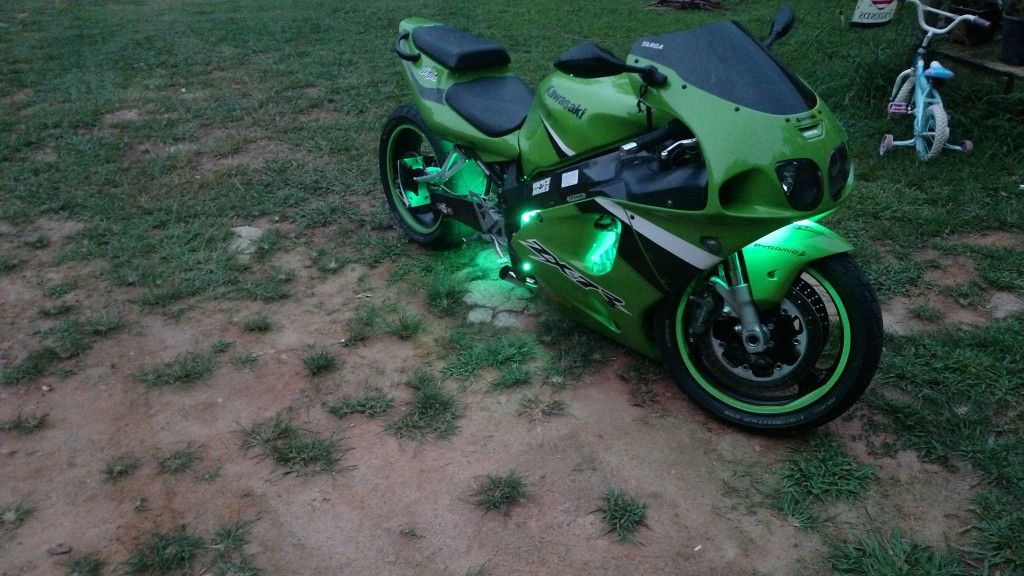 03 zx7r stretched and lowered nice!!!!!!!!!!!26000 miles!!! for