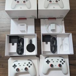 2x Google Stadia Premiere Edition Controller + Chromecast Ultra 