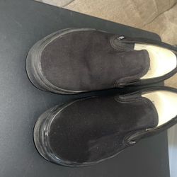 MEN’S VAN SLIP ON CANVAS SIZE 11 1/2  USED ONCE  CLEAN 