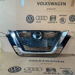 2019 - 2022 Nissan Altima Front Upper Grille OEM