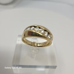 SHARP - 14K YG GTS RING RND DIAS