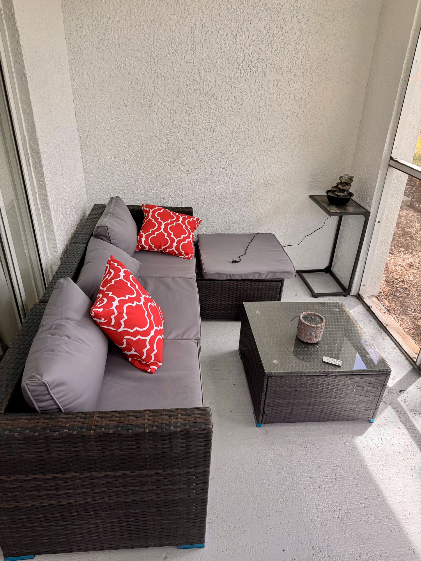Patio Furniture 2 Months Old Includes Pillows and Table