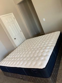 KING STEARNS AND FOSTER MATTRESS AND FREE BOX SPRINGS