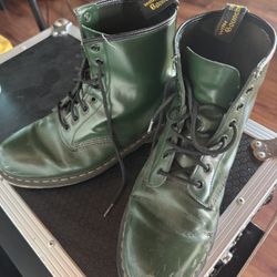 USED GREEN DOC MARTENS