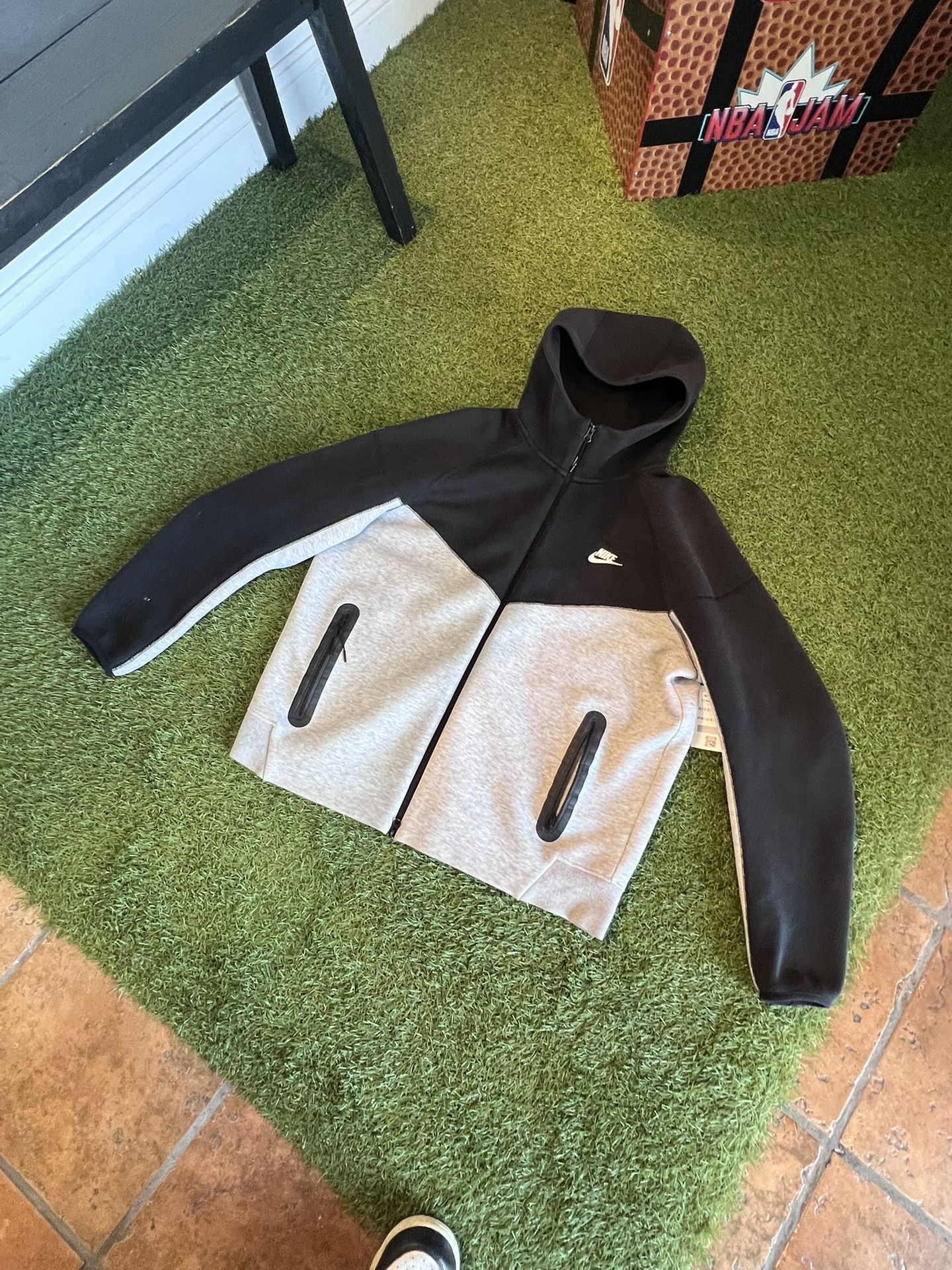 Nike Tech Fleece Full Zip Hoodie (Size XL)