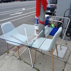 Dinning Table With 2 Chairs 