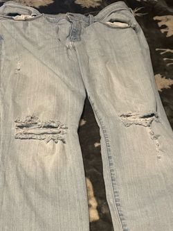 Woman’s rippedjeans