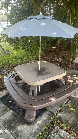 Kids play picnic table