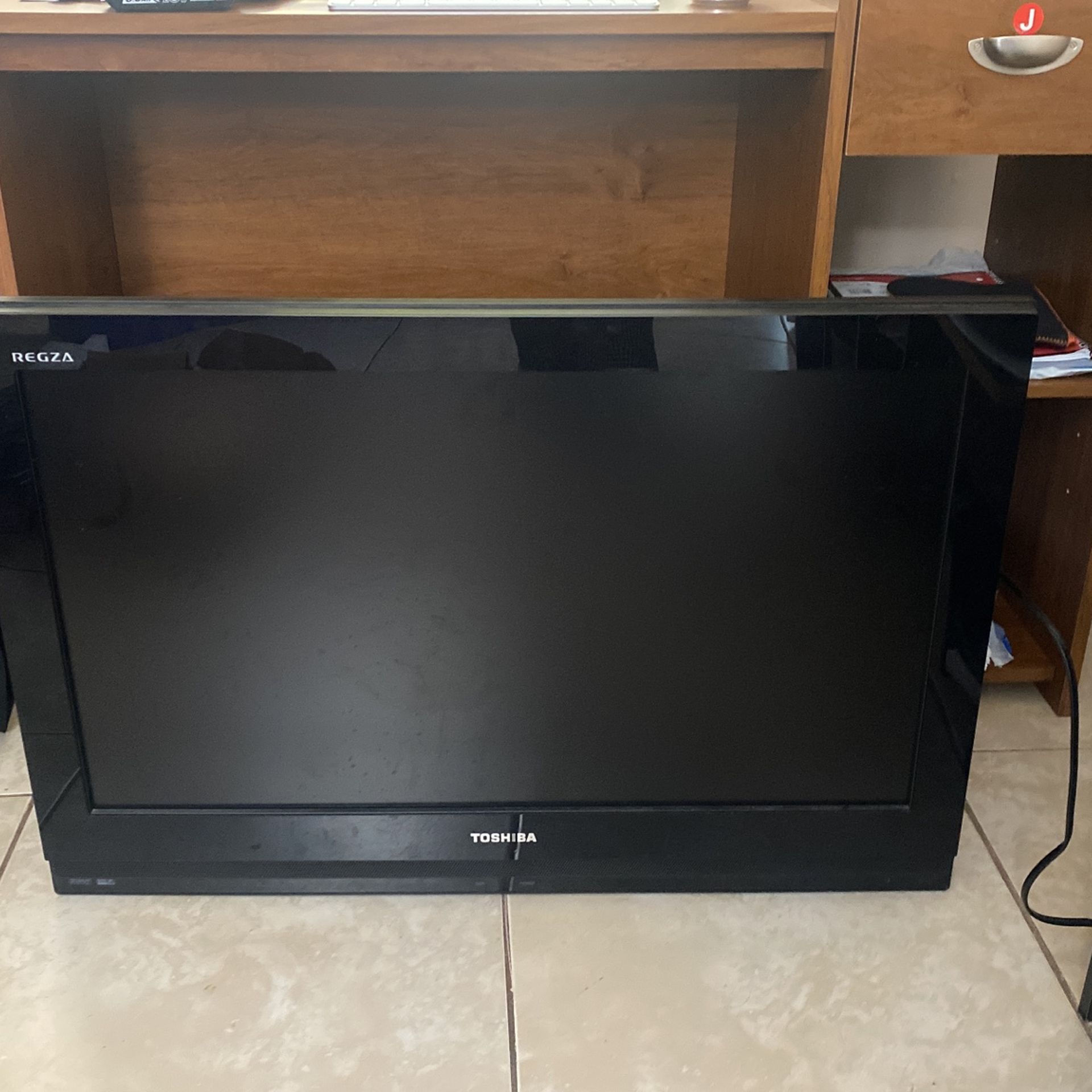Toshiba TV 32”- Regza