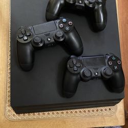 Ps4 Pro W/3 Controllers