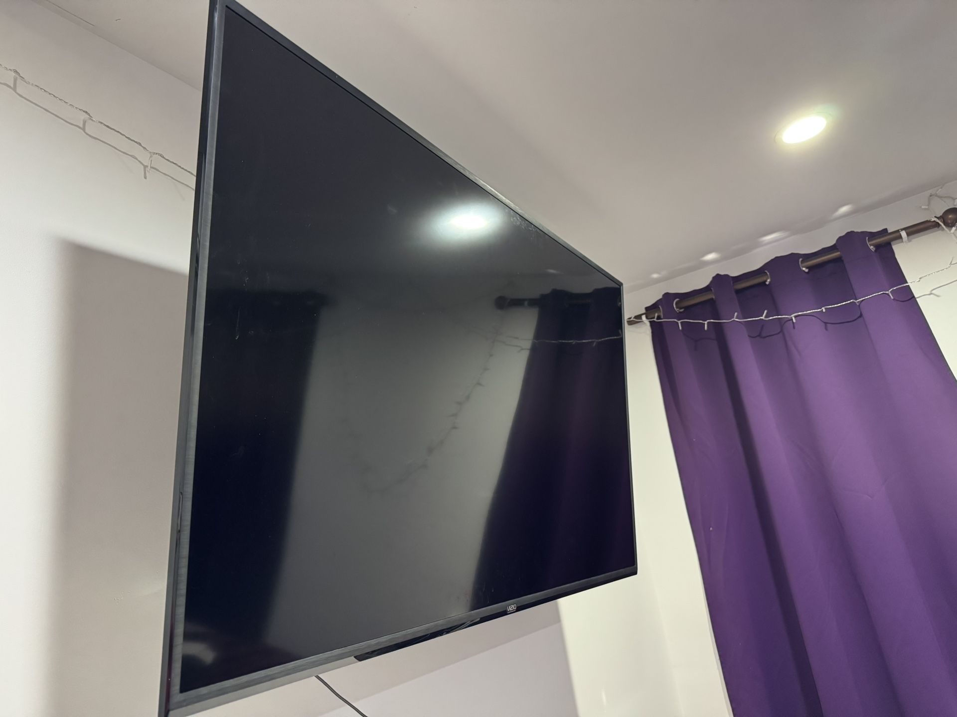 58 Inch HDTV Vizio With Wall Mount