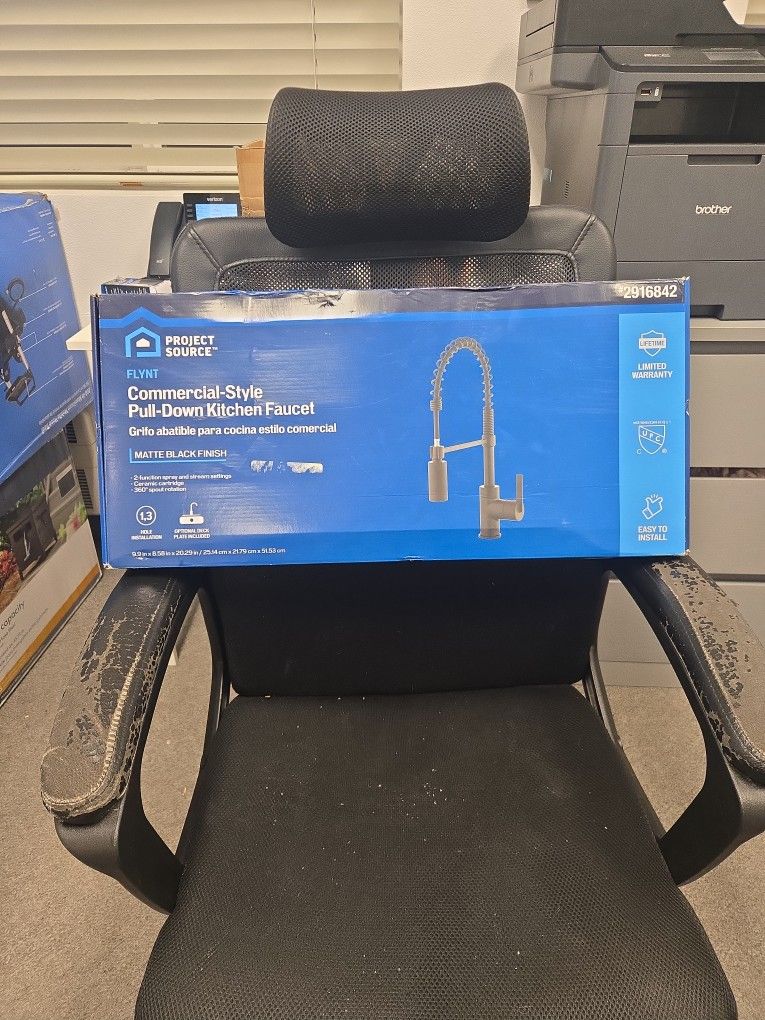 Commercial- Style Pull-down Kitchen Faucet Matte Black Finish