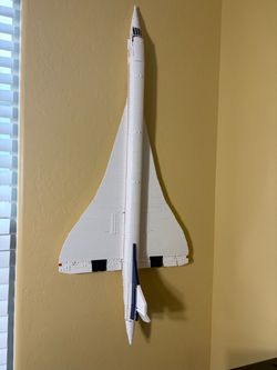 LEGO Icons Concorde 10(contact info removed) Piece Set with Stand Wall Mount & Instructions