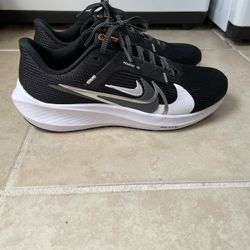 Nike Size 9.5