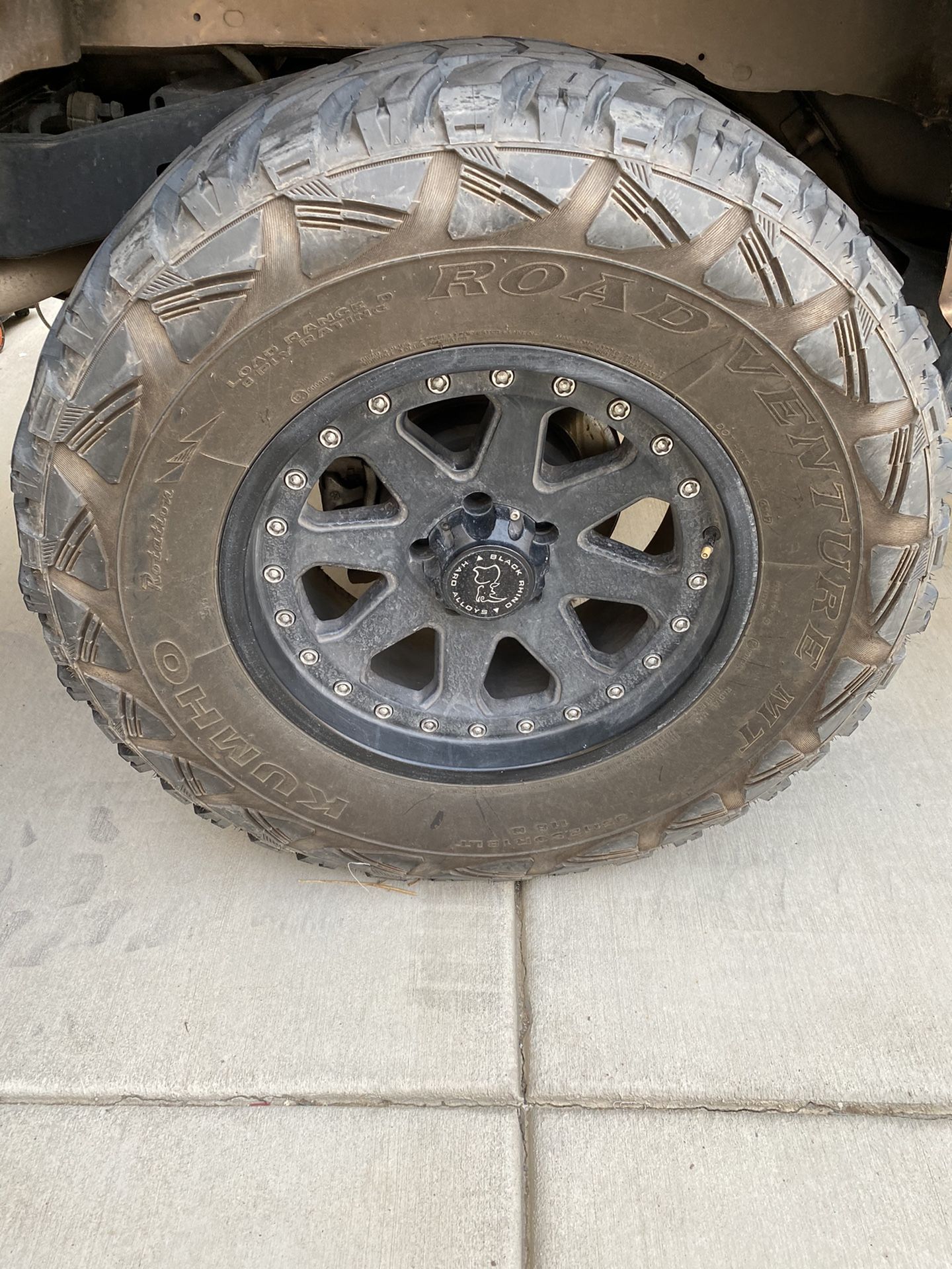 18” Black Rhino Rim With 35x12.5 R18 Tires