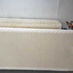 Two Queen Spring Boxes