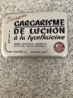 French vintage  tin box