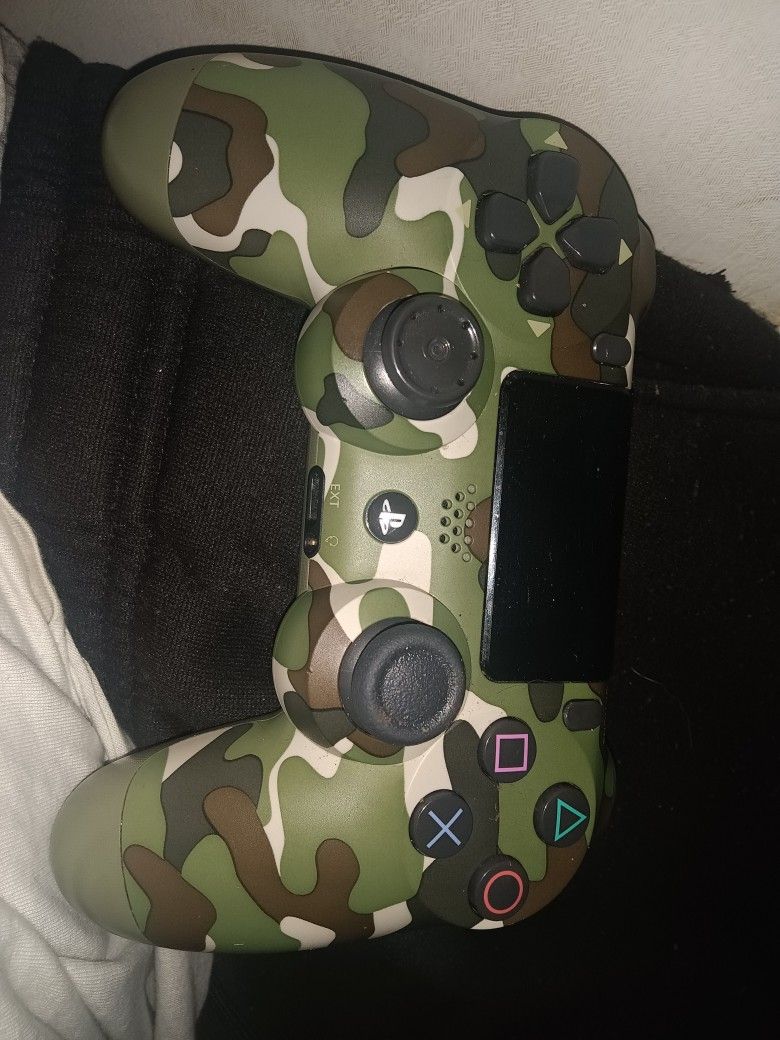 Ps4 With Controller