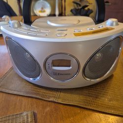 Emerson Model PD6810 AM/FM CD Player