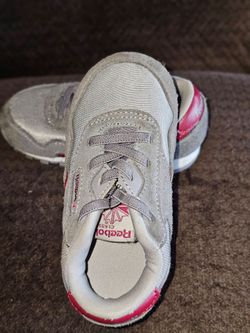 Toddler Reebok Classics (Size 7)