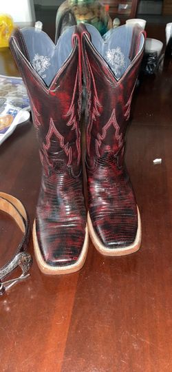 Caiman boots and belt