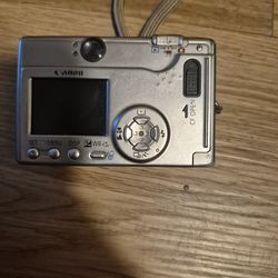 Canon PowerShot S230 Digital ELPH camera,