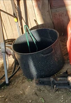 Black pot